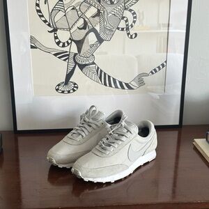 Nike daybreak Light Gray Suede Sneakers